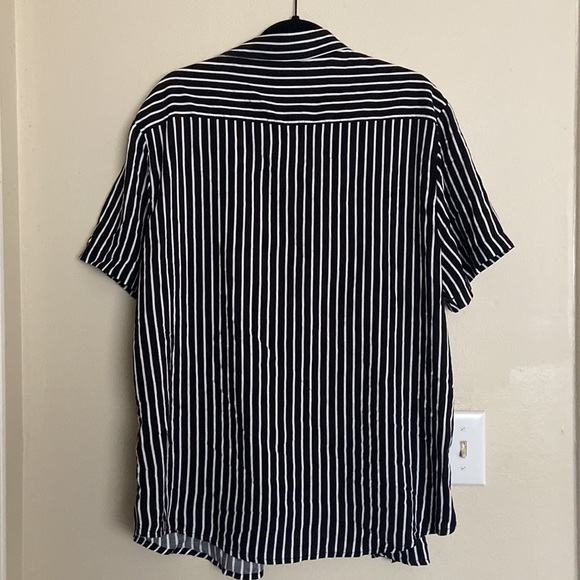 NWT Denim and flower men’s button down tee shirt - Picture 4 of 5